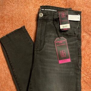 NEW W/TAGS NO BOUNDARIES SIZE 6 CURVY CROP FADED BLACK DENIM SUPER HIGH RISE